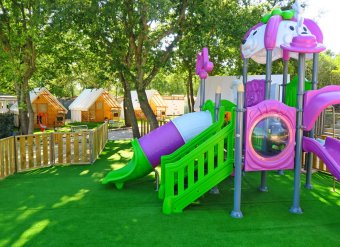 Outdoor-Spielplatz für Kinder