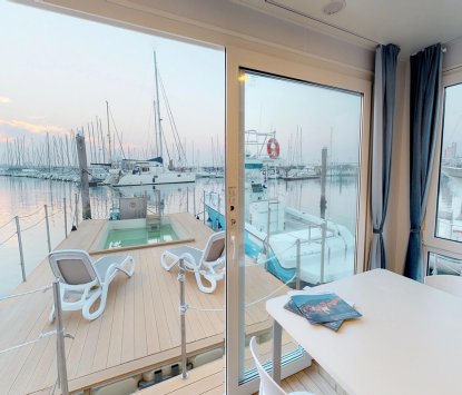 Mobile home Italy Floating Resort Rimini Floating Home Swimming Pool