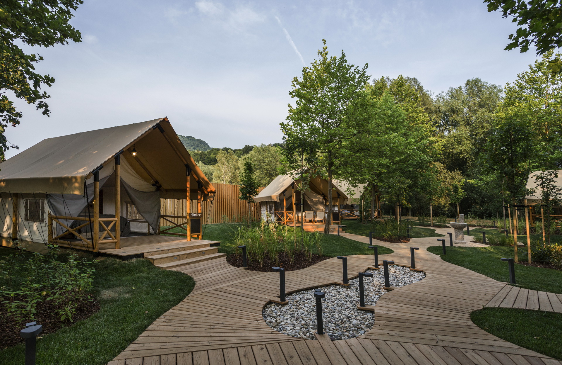 Глэмпинг village. Glamping Olimia Adria Village. Глэмпинг в Словении. Глэмпинг «best Glamp Лесная Поляна». Глэмпинг в деревне.